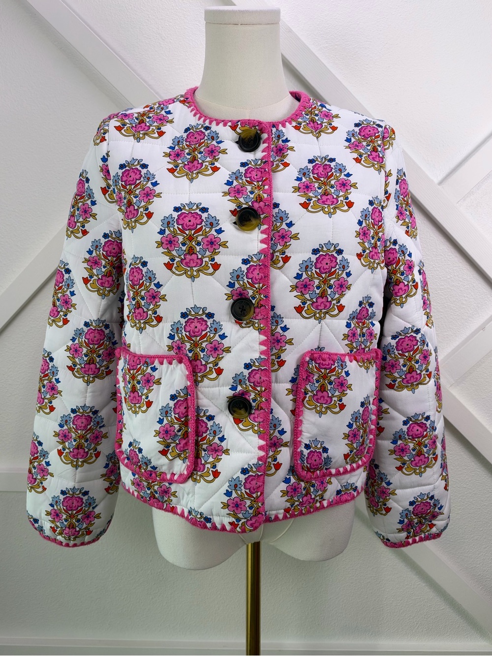 Boden Chelsea Quilted Jacket In Wildflower Stamp White Pink Size 6 - Picture 2 of 14